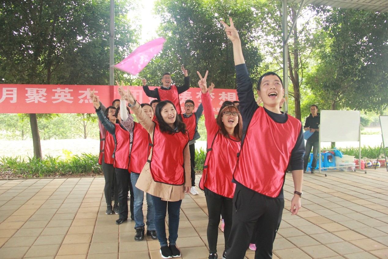 图一为“亮剑队”风采展示